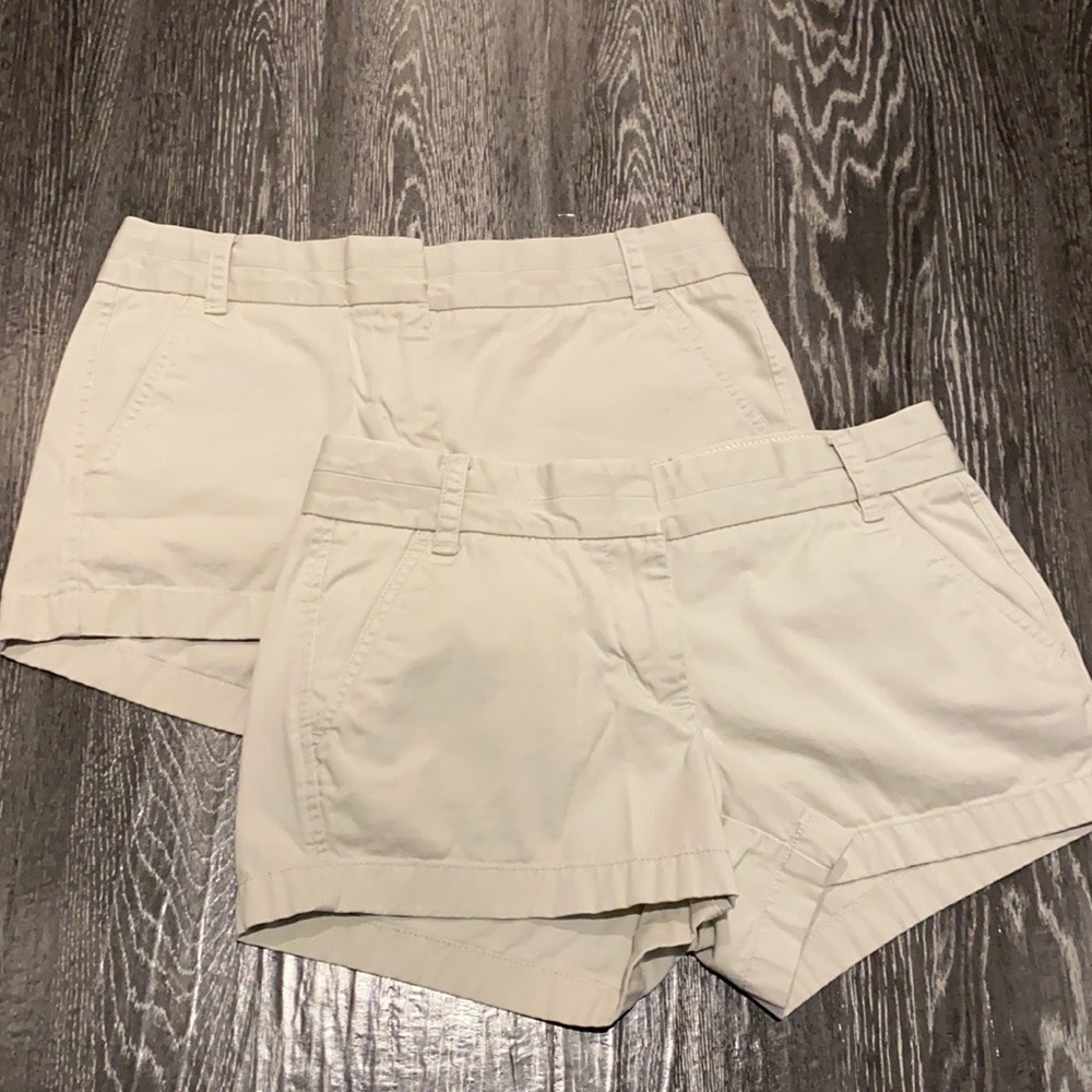 J.crew stretch chino shorts in stone 
Size 6
